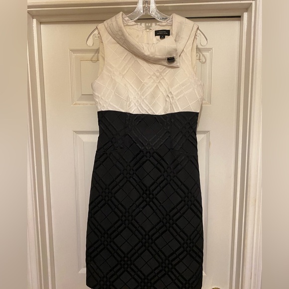 Tahari Women’s Sleeveless Dress. Colors black & white. Size 4 - Picture 8 of 9